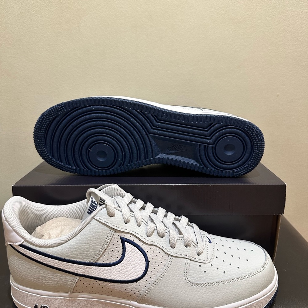NIB Men Nike Air Force 1 '07 Shoes "Photon Dust" Black White FJ4211-002 - Picture 5 of 8